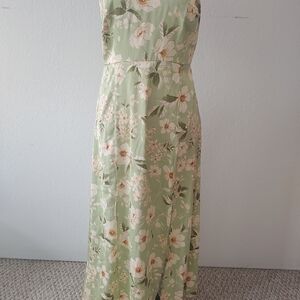 Elegant Floral Maxi Dress in Soft Green